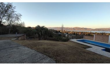 VENTA CASA CON PISCINA CARLOS PAZ LAGO AZUL