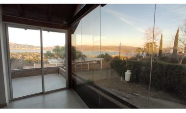 VENTA CASA CON PISCINA CARLOS PAZ LAGO AZUL