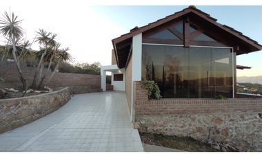 VENTA CASA CON PISCINA CARLOS PAZ LAGO AZUL