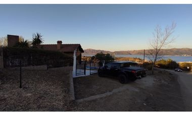 VENTA CASA CON PISCINA CARLOS PAZ LAGO AZUL