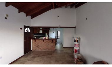 VENTA CASA CON PISCINA CARLOS PAZ LAGO AZUL