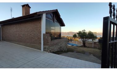 VENTA CASA CON PISCINA CARLOS PAZ LAGO AZUL