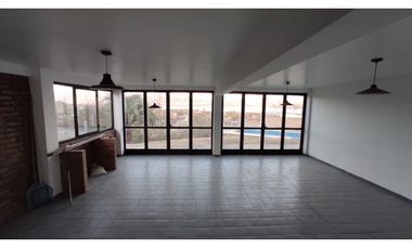 VENTA CASA CON PISCINA CARLOS PAZ LAGO AZUL