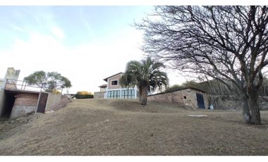 VENTA CASA CON PISCINA CARLOS PAZ LAGO AZUL
