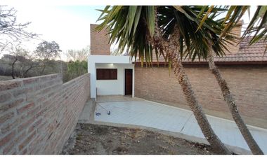 VENTA CASA CON PISCINA CARLOS PAZ LAGO AZUL