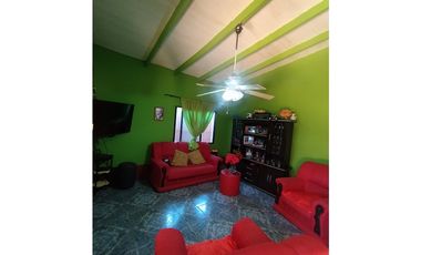 VENTA DE 3 CASAS JUNTAS, ZONA  CONSTITUCION Y COCOMAROLA