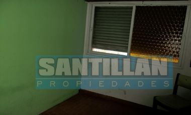 Casa 4 ambientes con garage cubierto y patio