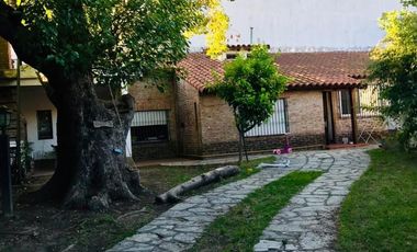 Amplia casa a la venta en Bella Vista