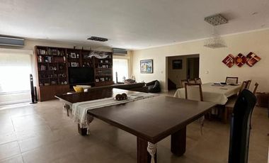 Excelente casa en el barrio BELLA VISTA CHICO en alquiler