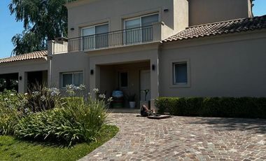 Excelente casa en el barrio BELLA VISTA CHICO en alquiler