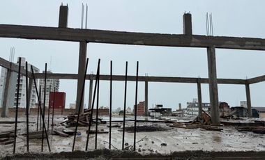 PROPIEDAD A LA VENTA CON LOCAL, VIVIENDAS Y ESTRUCTURA DE DOS PLANTAS A TERMINAR.... PLENO CENTRO IMPERDIBLE