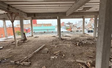 PROPIEDAD A LA VENTA CON LOCAL, VIVIENDAS Y ESTRUCTURA DE DOS PLANTAS A TERMINAR.... PLENO CENTRO IMPERDIBLE