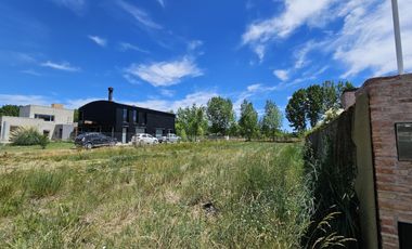 TERRENO EN VENTA 800M2 B° LAGO MARCARDI