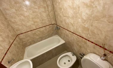 ALQUILER DE DEPARTAMENTO 2 AMBIENTES EN MONTE GRANDE CENTRO - PRIMER PISO