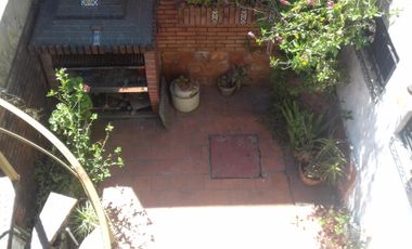 Comoda casa en venta, 3dorm, en dos plantas - LORIA 1100 - Lomas