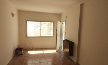 DEPTO CÉNTRICO EN VENTA, PLANTA BAJA