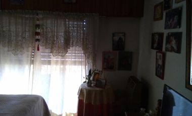 Casa en VENTA sobre calle asfaltada a pocas cuadras de la estación de Glew.