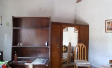 Casa en VENTA sobre calle asfaltada a pocas cuadras de la estación de Glew.