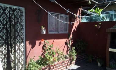 Casa en VENTA sobre calle asfaltada a pocas cuadras de la estación de Glew.