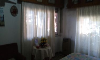 Casa en VENTA sobre calle asfaltada a pocas cuadras de la estación de Glew.