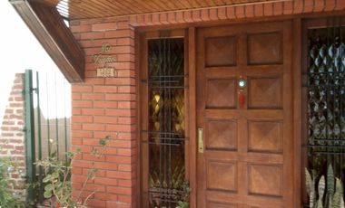 Casa en VENTA sobre calle asfaltada a pocas cuadras de la estación de Glew.