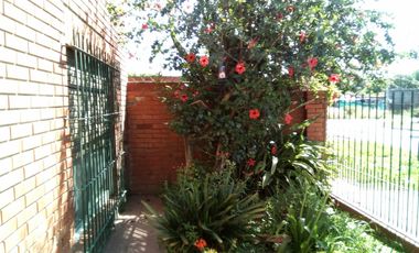 Casa en VENTA sobre calle asfaltada a pocas cuadras de la estación de Glew.