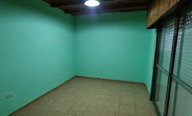 ALQUILER DE CASA 3 AMBIENTES CON FONDO LIBRE Y COCHERA - MONTE GRANDE