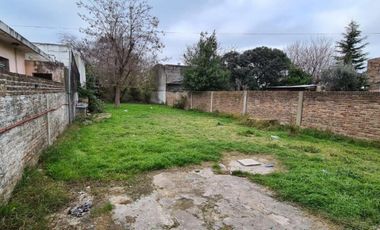 ALQUILER DE CASA 3 AMBIENTES CON FONDO LIBRE Y COCHERA - MONTE GRANDE