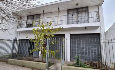 ALQUILER DE CASA 3 AMBIENTES CON FONDO LIBRE Y COCHERA - MONTE GRANDE