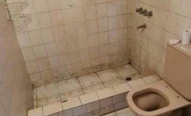 ALQUILER DE CASA 3 AMBIENTES CON FONDO LIBRE Y COCHERA - MONTE GRANDE
