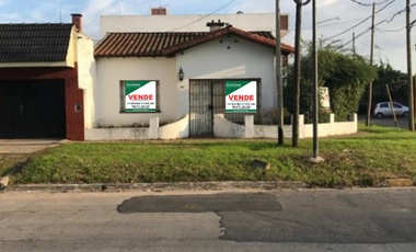 Casa de tres ambientes a la venta en Bella Vista
