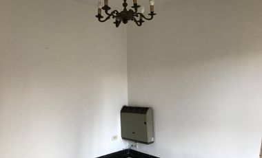 Casa de tres ambientes a la venta en Bella Vista