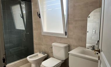 Alquiler de casa AMOBLADA en Echeverria del lago .