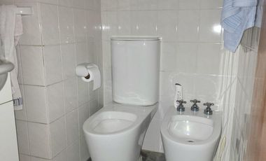 EXCELENTE DPTO CENTRICO DOS DORM, DOS BAÑOS, COCHERA DOBLE