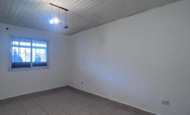 Casa de tres ambientes en alquiler