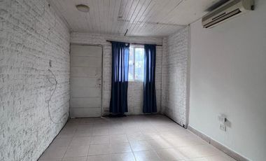 Casa de tres ambientes en alquiler