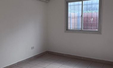 Casa de tres ambientes en alquiler