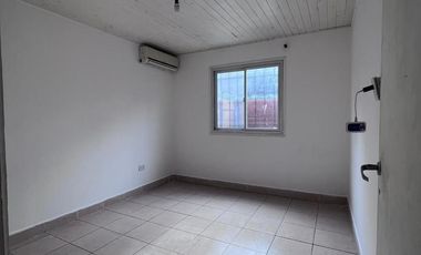 Casa de tres ambientes en alquiler