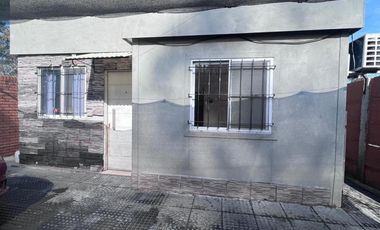 Casa de tres ambientes en alquiler