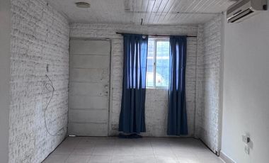 Casa de tres ambientes en alquiler