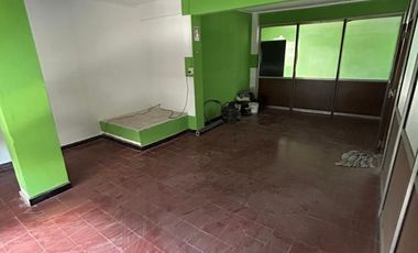 Excelente oficina comercial frente a la plaza principal de San Justo