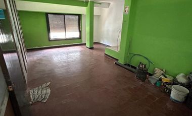 Excelente oficina comercial frente a la plaza principal de San Justo