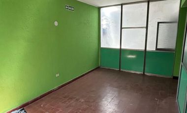 Excelente oficina comercial frente a la plaza principal de San Justo