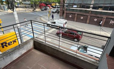 Excelente oficina comercial frente a la plaza principal de San Justo