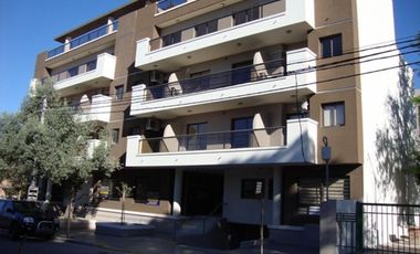 BELLO DEPARTAMENTO EN ALQUILER PERMANENTE EN VILLA CARLOS PAZ, Céntrico, 2 dormitorios con patio.