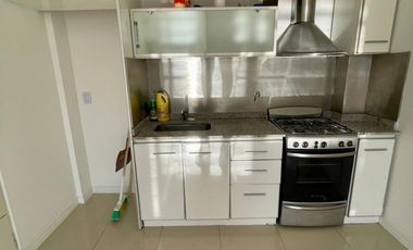 EXCELENTE DEPARTAMENTO 2 AMBIENTES SOBRE AVENIDA ARIETA TERCER PISO CON BALCON CORRIDO AL FRENTE. VILLA LUZURIAGA