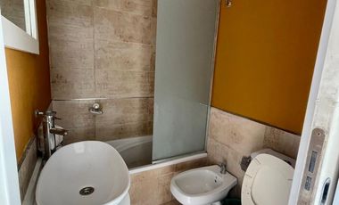 EXCELENTE DEPARTAMENTO 2 AMBIENTES SOBRE AVENIDA ARIETA TERCER PISO CON BALCON CORRIDO AL FRENTE. VILLA LUZURIAGA