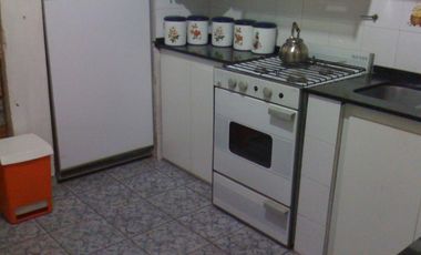Chalet a 4 cuadras de la estación de Glew en VENTA, posee escritura.-