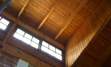 Chalet a 4 cuadras de la estación de Glew en VENTA, posee escritura.-