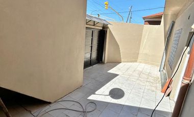 Casa de 3 amplios ambientes con patio